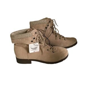St John’s Bay NWT Yumma Sand lace up ankle hiking boots Sz 11m memory foam